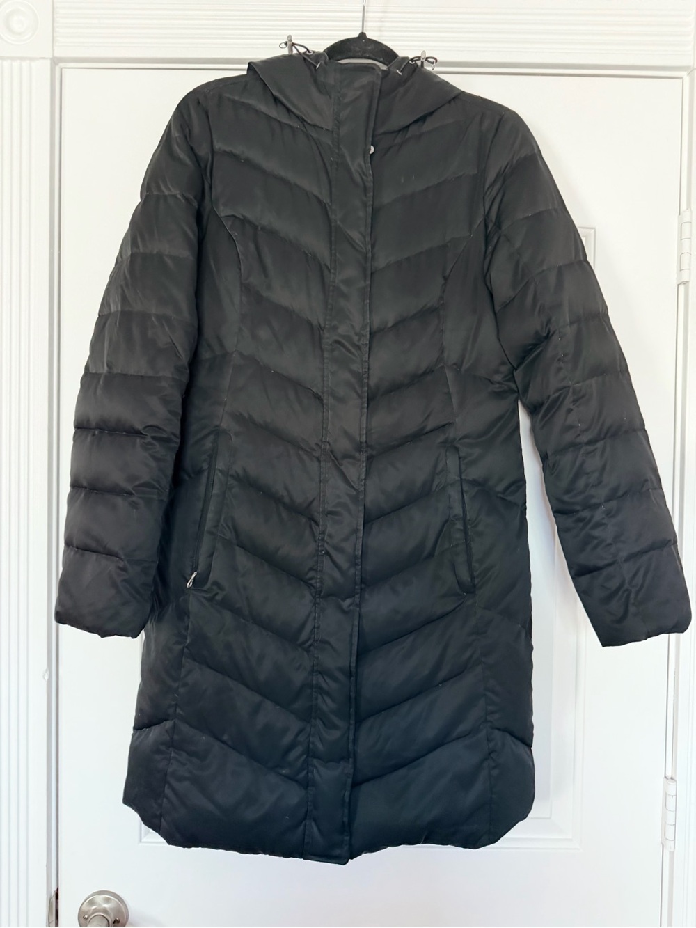Eddie Bauer Premium Quality Goose Down Coat. Size Small. Black